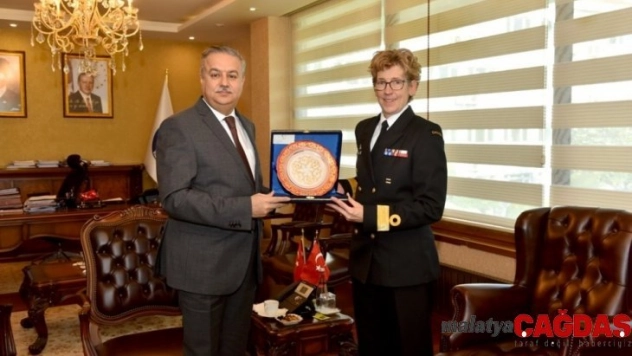 NATO Daimi Deniz Görev Grubu gemi komutanlarından Vali Su'ya ziyaret