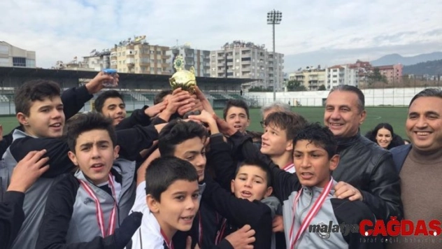 Nazilli Belediyespor U-14 Takımı 2019'u kupa ile kapattı