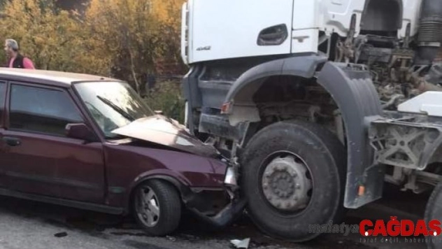 Nazilli'de beton mikseri ile otomobil kafa kafaya çarpıştı 1 yaralı