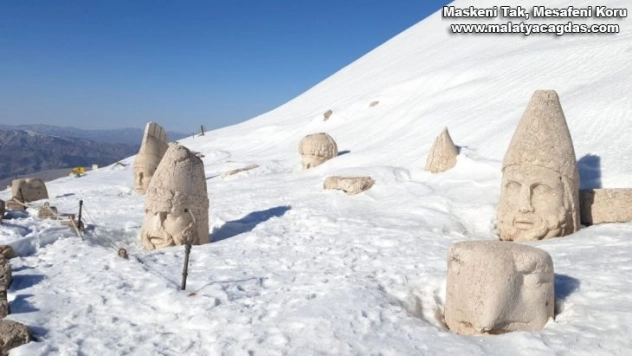 Nemrut Dağı'nda kar esareti