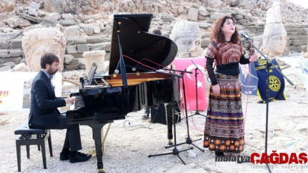 Nemrut Dağı'nda piyano konseri