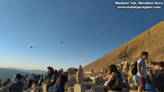 Nemrut Dağı'nda uçurtma şenliği