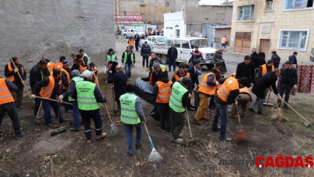 Nevşehir Belediye Başkanı Arı ve belediye ekipleri Karasoku ve Herikli mahallesinde