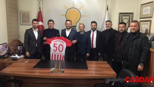 Nevşehir Belediyespor yöneticilerinden AK Parti İl Başkanı Yanar'a ziyaret