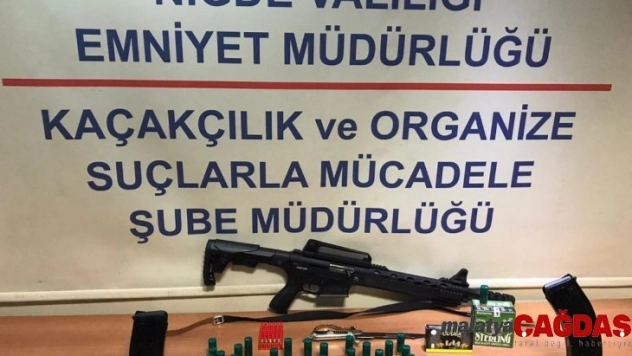 Niğde'de eğlence merkezinde silah ele geçirildi