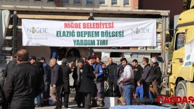 Niğde'den deprem bölgesine 8 tır yardım