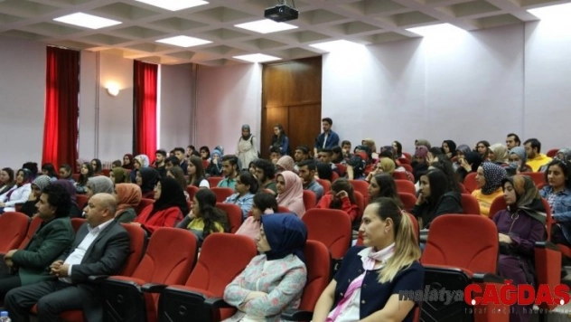 Niyazi Mısri  anılıyor