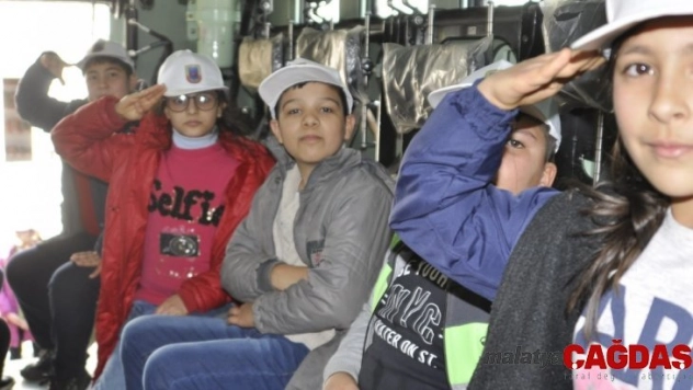 Nizip jandarmasından öğrenciler ve engellilere Gaziantep gezisi