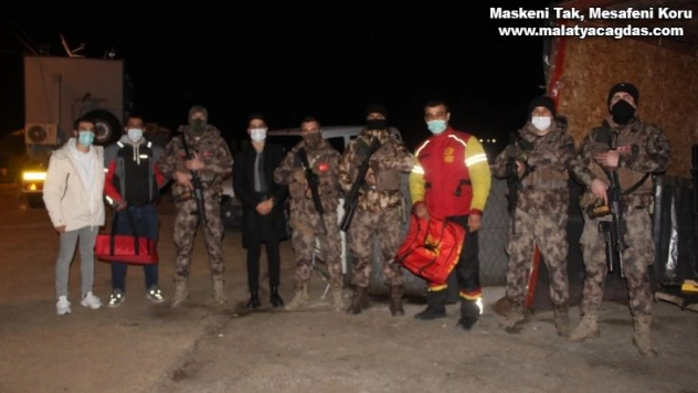 Nöbetteki polislere pizza