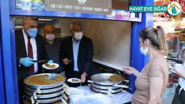 2 ton tatlı dağıttı