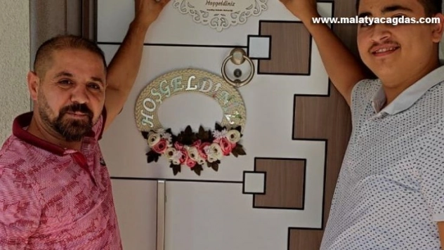 O muhtar yine sahnede