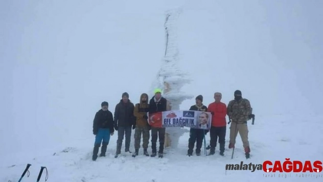 Ödemişli dağcılar, hayatını kaybeden dağcılar için zirveye yürüdü