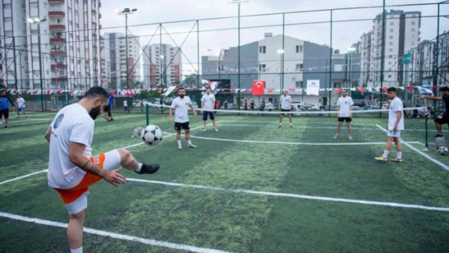 Ödüllü ayak tenisi turnuvası başladı