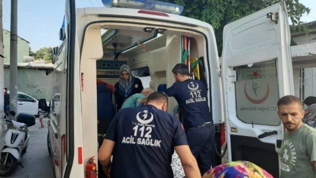 Odun kırmak isterken ayağını kesti