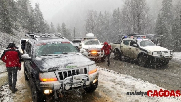 Off-road tutkunları mevsimin ilk karının keyfini çıkarttılar