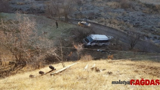 Öğrenci servisi şarampole yuvarlandı: 2 ölü, çok sayıda yaralı