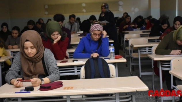 Öğrenciler, Altın ödüllü Bursluluk Sınavı'nda ter döktü