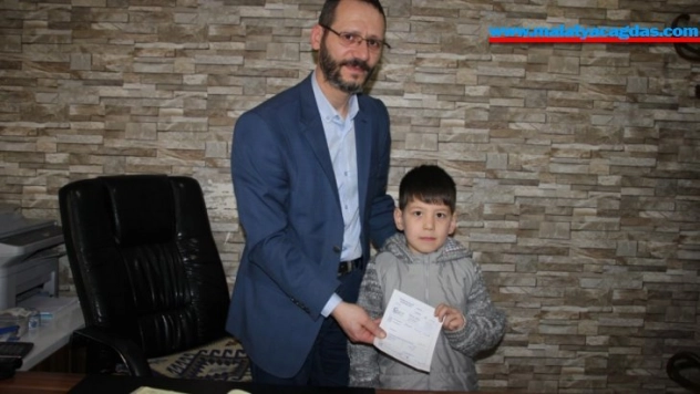 Öğrenciler birincilik ödülünü hayır kurumuna bağışladılar