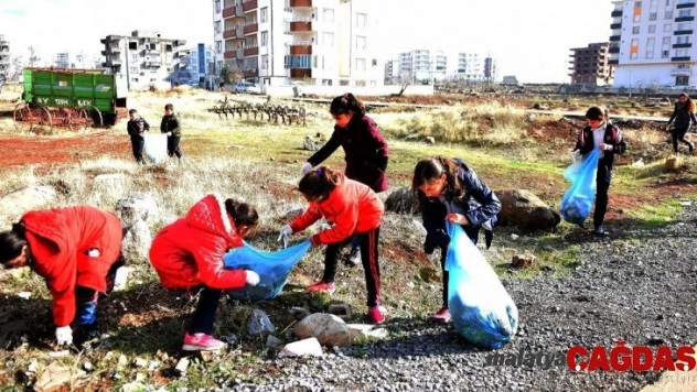 Öğrenciler daha temiz bir şehir için kolları sıvadı