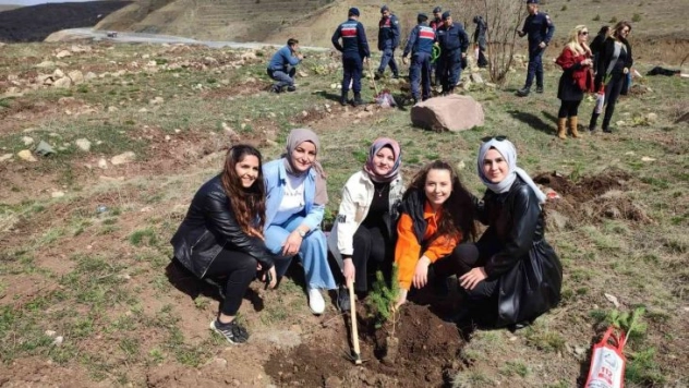 Öğrenciler doğaya iz bıraktı