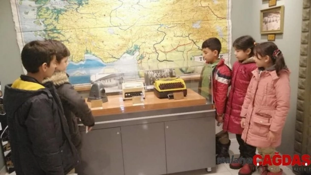 Öğrenciler eğitim tarihi müzesini gezdi