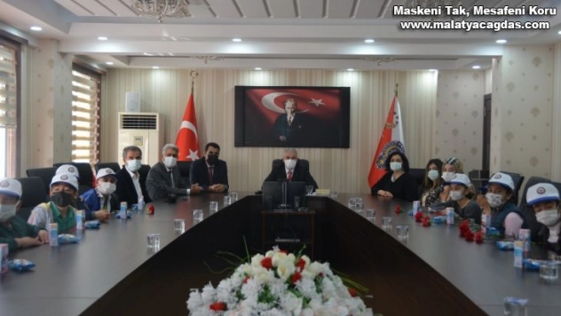 Öğrenciler, Emniyet Müdürü Ergüder'in 10 Nisan Polis Bayramını kutladı