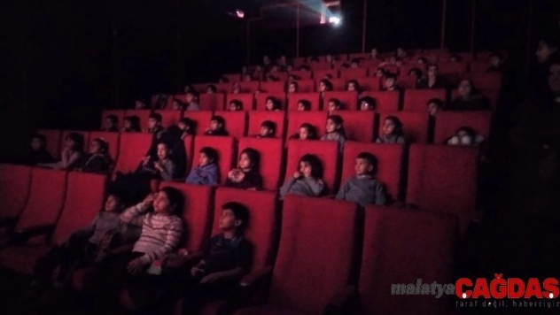 Öğrenciler hayatlarında ilk defa sinemaya gittiler