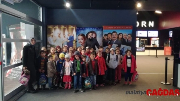 Öğrenciler hayatlarında ilk kez sinemaya gittiler