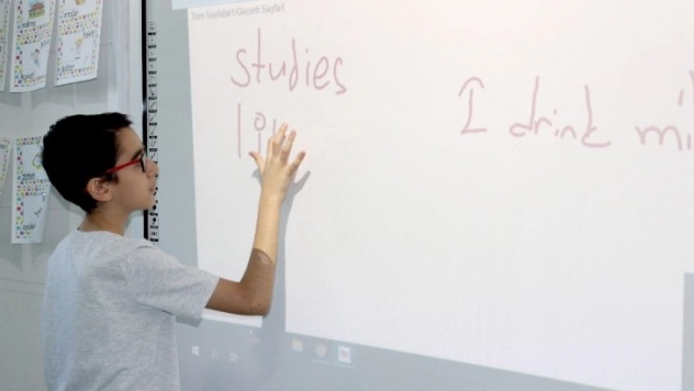 Öğrenciler İngilizce dil kampında