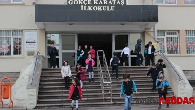 Öğrenciler karnesiz tatili dans ederek karşıladı