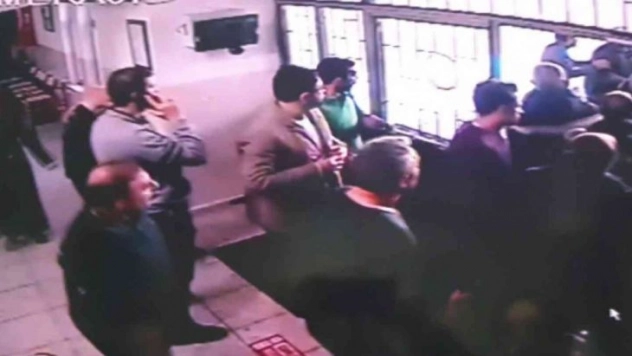 Öğrenciler kavga etti, veliler okul bastı