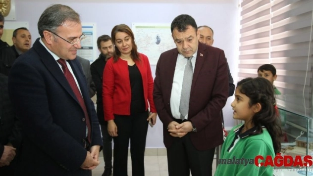 Öğrenciler modern atölyelerde eğitim görüyor