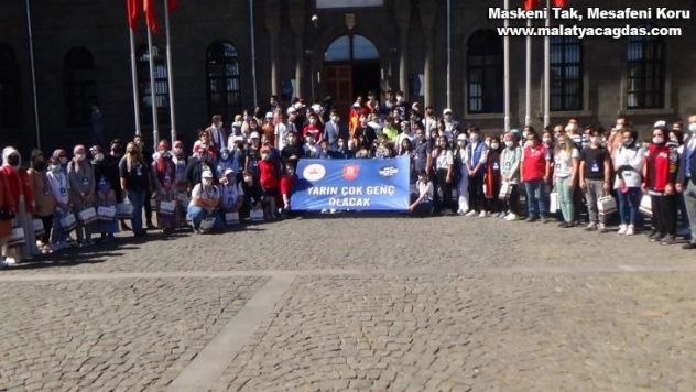 Öğrenciler, Yarın Çok Genç Olacak Projesi kapsamında Diyarbakır'a geldi