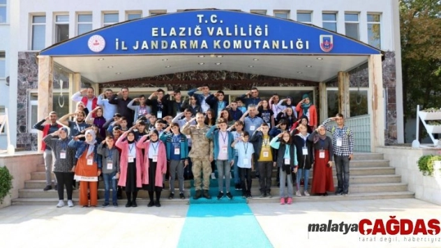 Öğrencilerden Mehmetçiğe  asker selamı