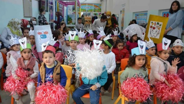 Öğrencilere ağız ve diş sağlığı eğitimi verildi