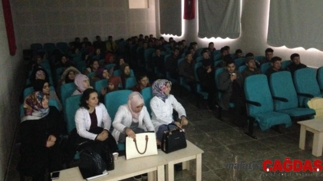 Öğrencilere başarı ve motivasyon semineri verildi