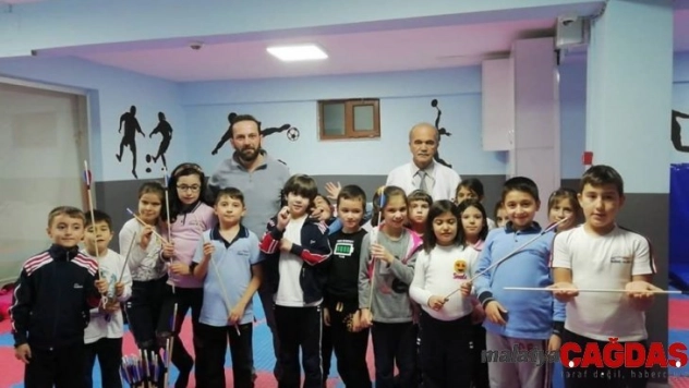 Öğrencilere okçuluk eğitimi