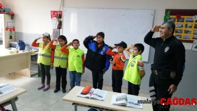 Öğrencilere polislerden eğitim