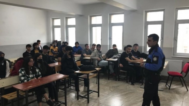 Öğrencilere polislik mesleği anlatıldı