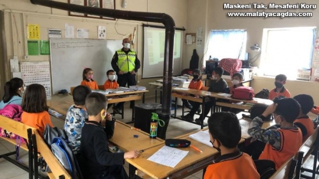 Öğrencilere trafik eğitimi verildi