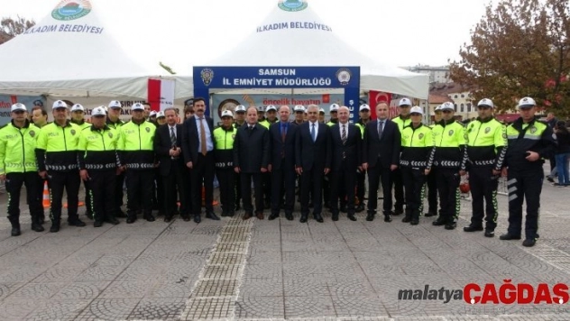 Öğrencilerin 'Mobil Trafik Eğitim Tırı' coşkusu