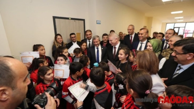 Öğrencilerin Karne Sevincine Ortak Oldular