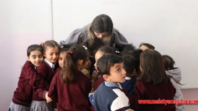 Öğretmeni, depremde hayatını kaybeden öğrencisi için gözyaşı döktü