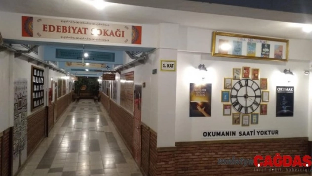 Öğretmenin hayali gerçek oldu 'Edebiyat Sokağı' projesi hayat buldu