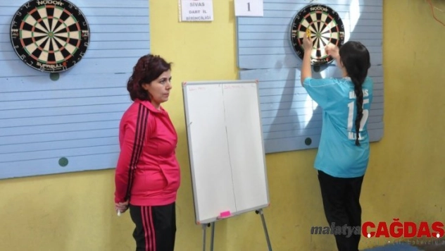 Öğretmenler dart turnuvasında yarışacak