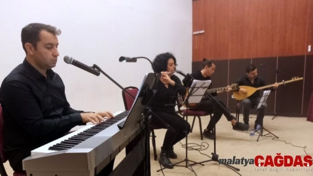 Öğretmenler meslektaşları için şarkı söyledi