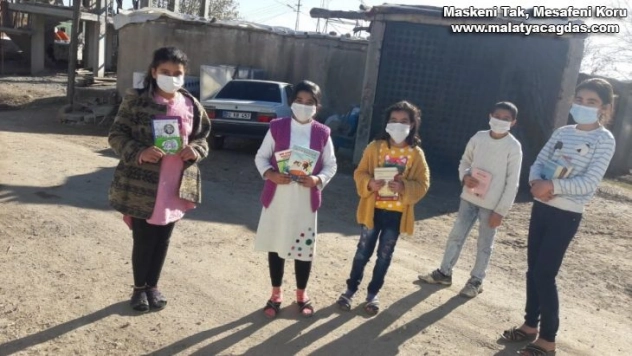 Öğretmenler,öğrencilerin uzaktan eğitim süreçlerini yakından takip ediyor