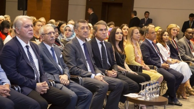 Öğretmenlere yönelik 'Eğitimde İnovasyon İçin Tasarım Odaklı Düşünme' programı tanıtıldı