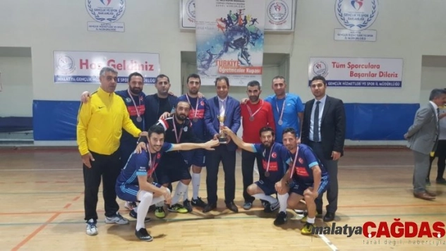 Öğretmenlerin final maçı nefes kesti