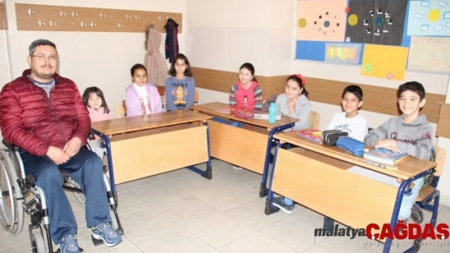 Öğretmenlik aşkı engel tanımadı